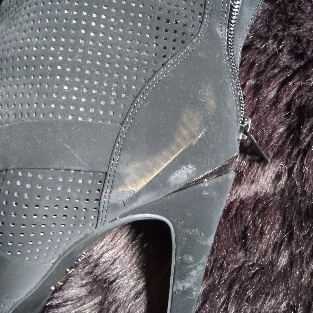 Boots - Picture 6 of 7